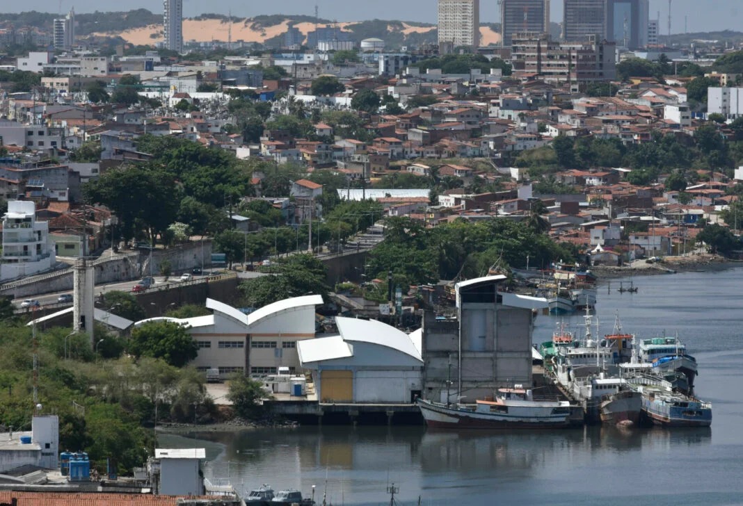 Terminal começou a ser construído em 2009, mas teve a obra interrompida em 2010 com 95% de execução e não entrou em operação - Foto: Adriano Abreu