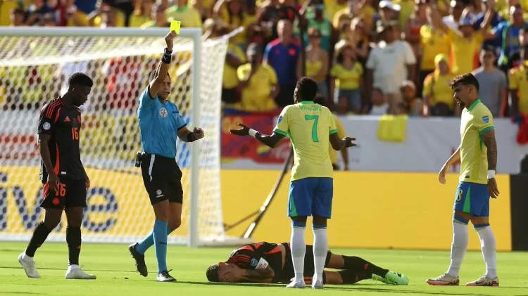 Brasil empata com a Colômbia e Vini Jr toma cartão amarelo. (Foto: Ezra Shaw/Getty Images)