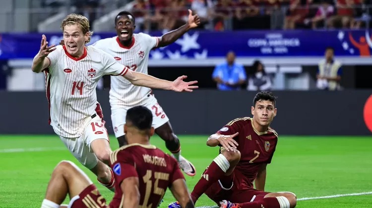 Shaffelburg comemora gol marcado pelo Canadá contra a Venezuela, pela Copa América Imagem: Buda Mendes/Getty Images