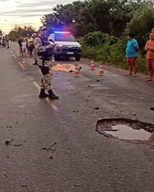 Motociclista cai em buraco, perde o controle da moto e morre em rodovia estadual