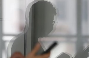 Brasil bate recorde com 211 casos de stalking contra mulheres por dia em 2023 (Reprodução: Agência Brasil)