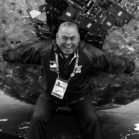 Lionel Elika Fatupaito, técnico de boxe de Samoa que morreu na Vila Olímpica de Paris (Imagem: Divulgação/IBA)