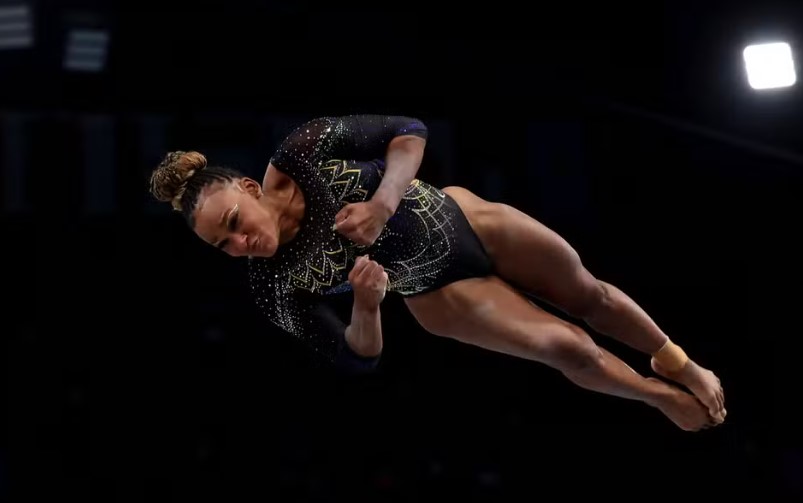 Rebeca Andrade se classifica para cinco finais e lidera equipe brasileira da ginástica artística em Paris (Foto: Reuters)