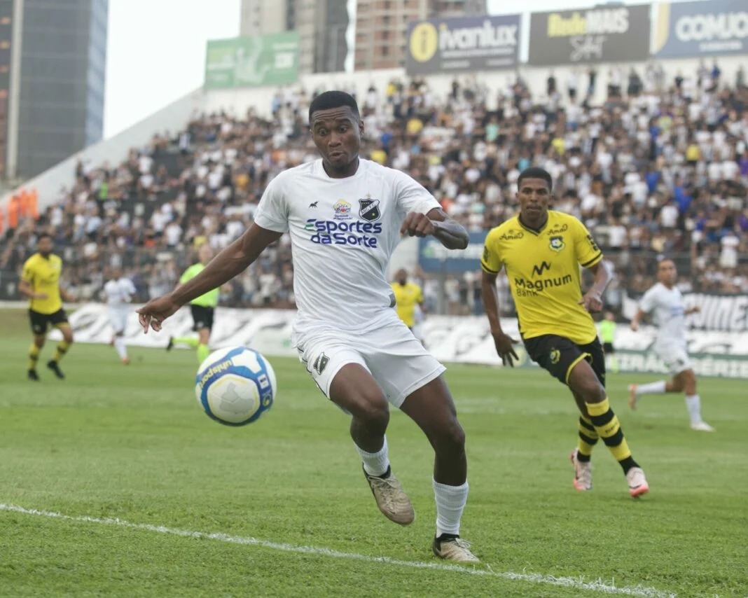 ABC desperdiça chances e empata com o São Bernardo em 1 a 1 no Frasqueirão (Foto: Rennê Carvalho/ABC FC)