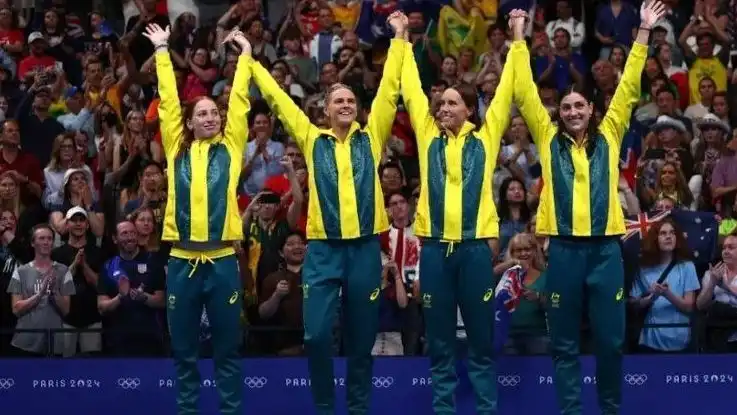 EQUIPE_AUSTRALIA_NATACAO-e1722265816694.webp