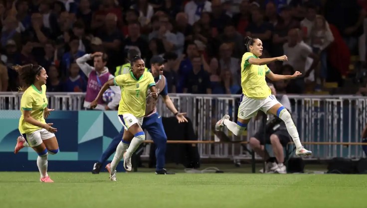 Brasil vence a França e garante classificação para semifinal do futebol feminino em Paris (Foto: Photo by Robert Cianflone/Getty Images)
