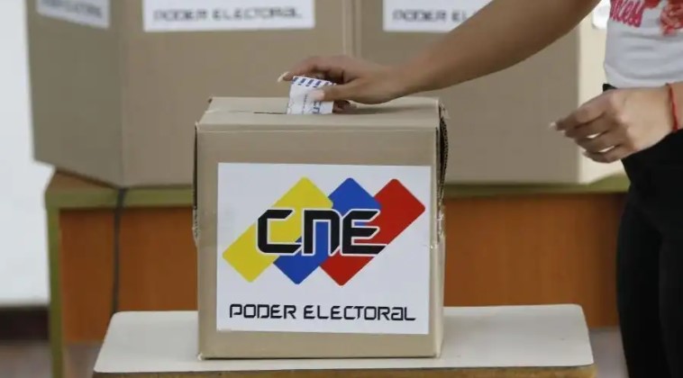 Venezuela: Contagem de atas feita por agência mostra González com 6,89 milhões de votos; número oficial mostra Maduro com 6,4 milhões (Foto: Pedro Rances Mattey/Anadolu via Getty Images)
