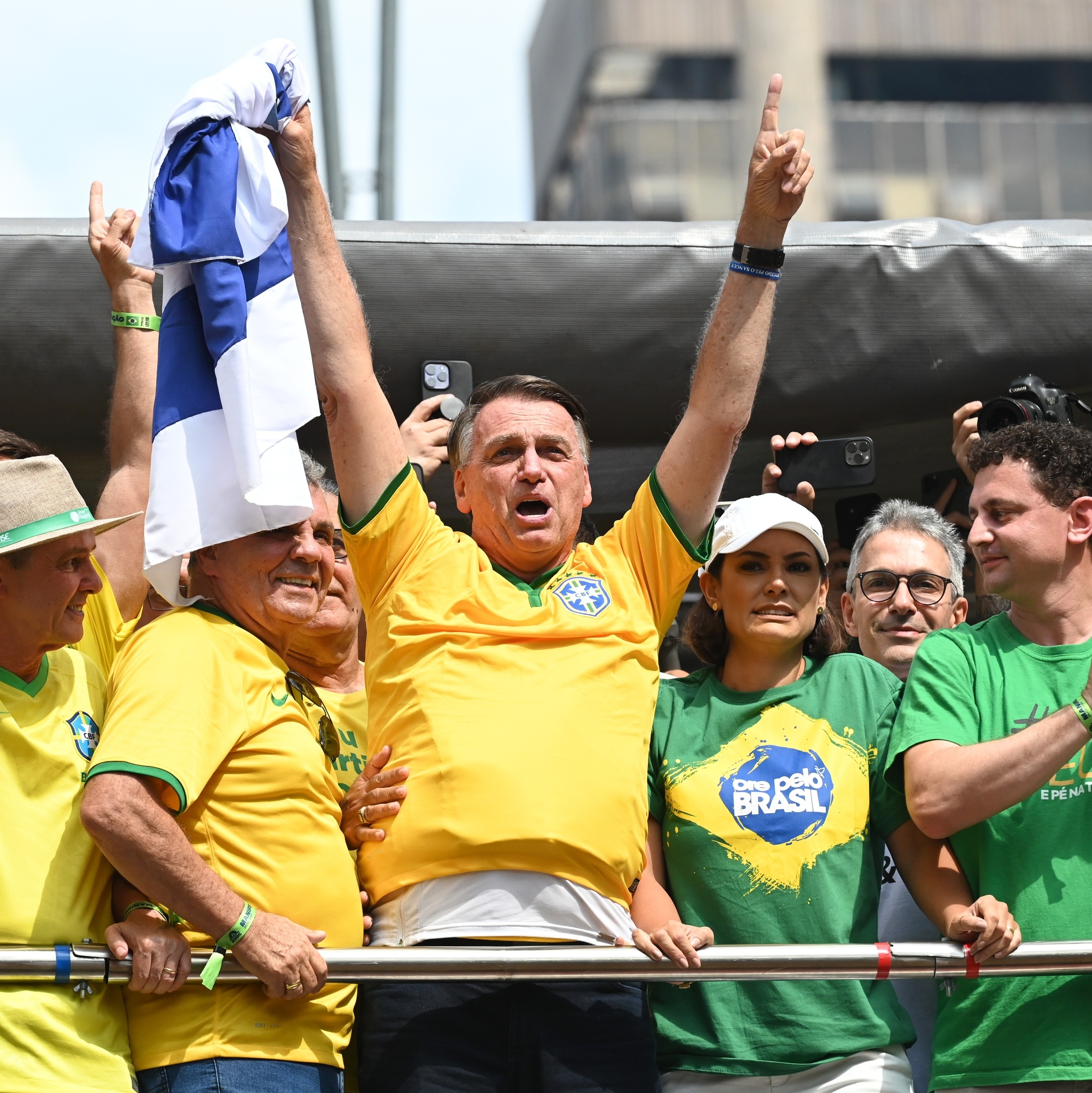 o-ex-presidente-jair-bolsonaro-em-ato-na-avenida-paulista-no-dia-25-de-fevereiro-1713558375335_v2_1x1.jpg