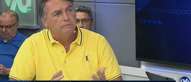 Quanto à democracia, Bolsonaro ironiza e diz que “em alguns pontos, o Brasil está adiantado na ditadura”