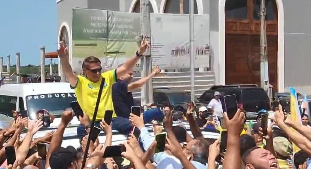 Bolsonaro e a chegada com o povo na Redinha