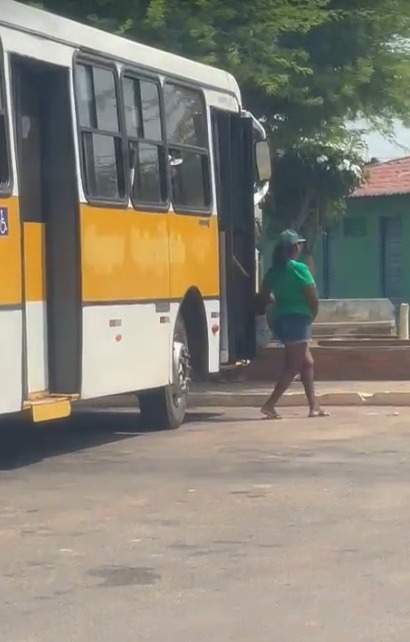 Em São Bento do Norte, ônibus escolar tem outra finalidade para o prefeito Dão