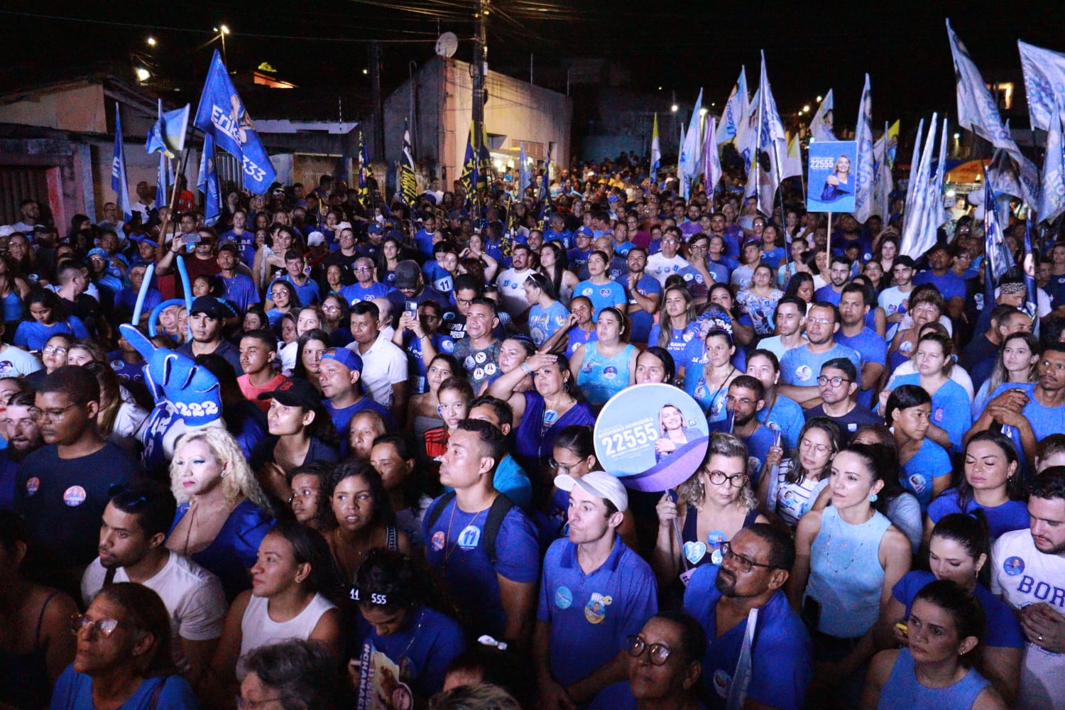 Emídio Júnior e Raquel promovem primeira grande passeata com a onda azul, em Macaíba