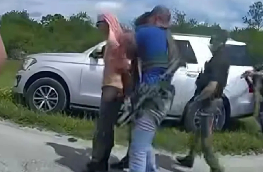 FireShot Capture 3963 - Vídeo mostra prisão do suspeito de aparente tentativa de assassinato_ - www.cnnbrasil.com.br.jpg