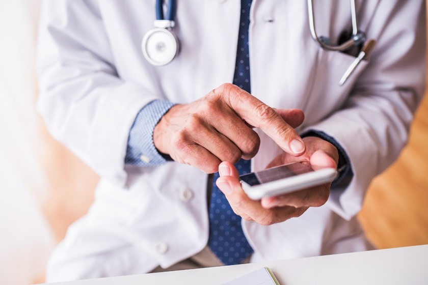 Zap da discórdia: comunicação via WhatsApp se torna um desafio na relação entre médicos e pacientes