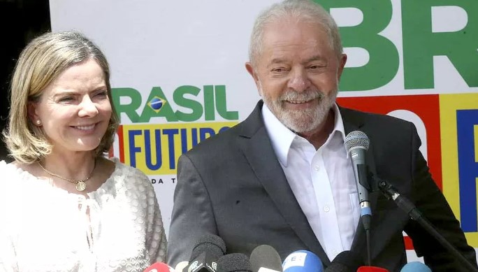 Lula avalia ministério para Gleisi no Planalto
