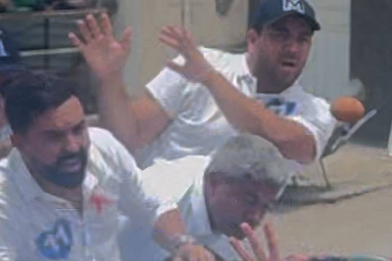 Petistas arremessam ovos em governador do PT na Bahia durante carreata de campanha