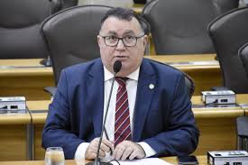 Dr Bernardo mostra força nas eleições municipais: elege 10 prefeitos e conquista apoio de outros cinco