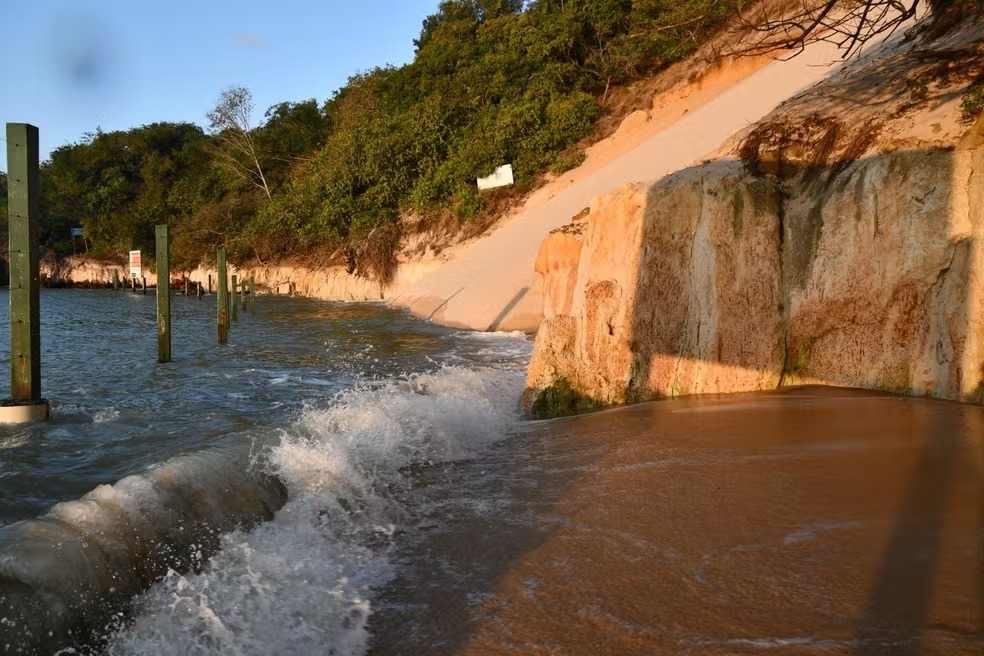 SHRBS-RN e ABIH-RN pedem providências para minimizar impactos da maré alta em Ponta Negra