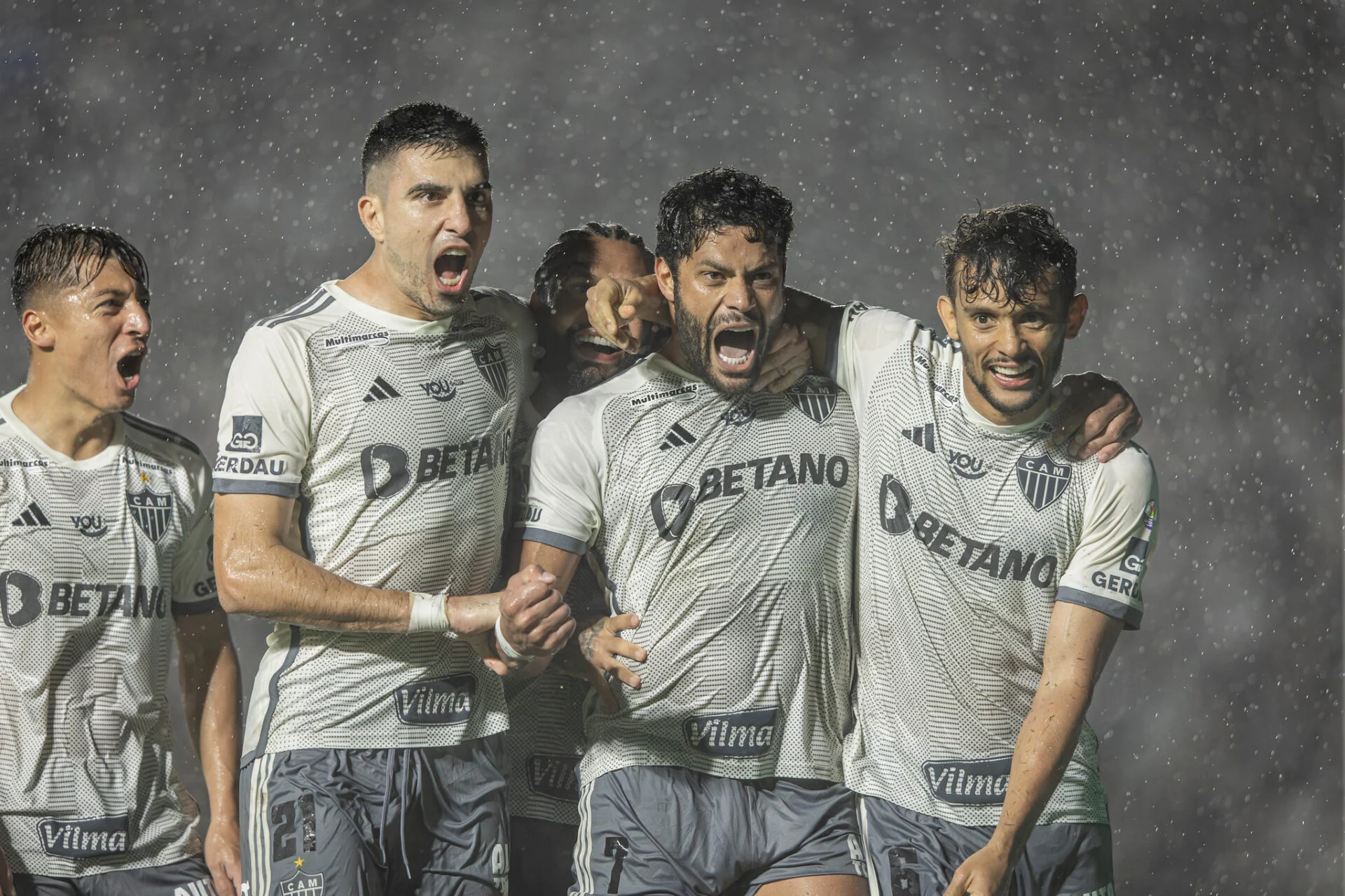Hulk faz golaço, Atlético-MG supera o Vasco e vai à final da Copa do Brasil