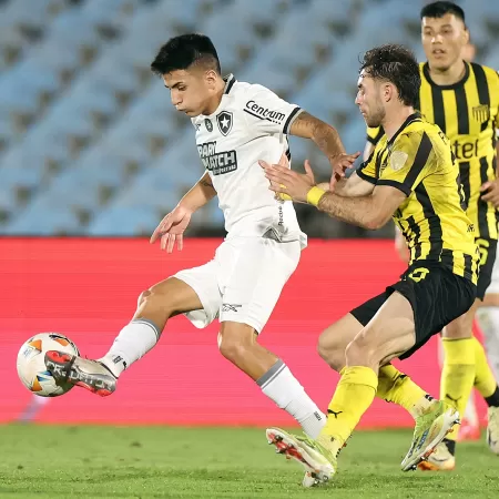 Botafogo perde para Peñarol em jogaço nervoso, mas vai à final inédita