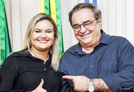 Álvaro Dias muda secretariado e traz Joanna Guerra de volta