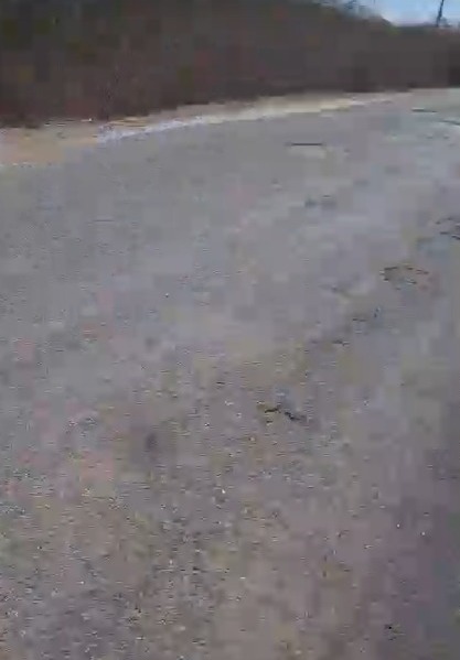 Buraqueira sem fim em rodovia estadual no Oeste