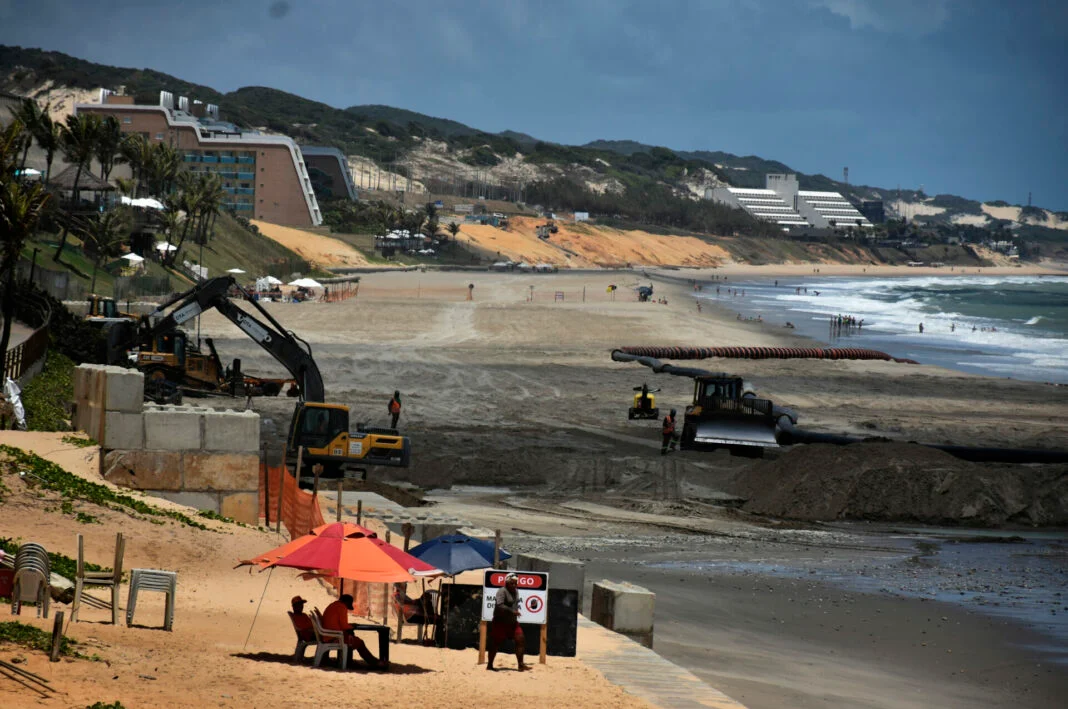 Obra de engorda da praia de Ponta Negra chega a 35% de execução