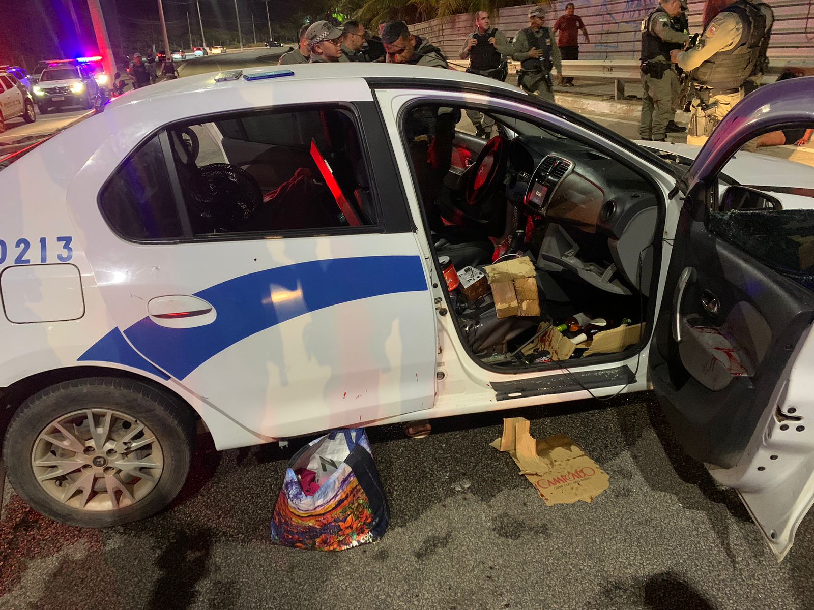Pânico na Via Costeira: tiroteio e mulher baleada após roubo de táxi