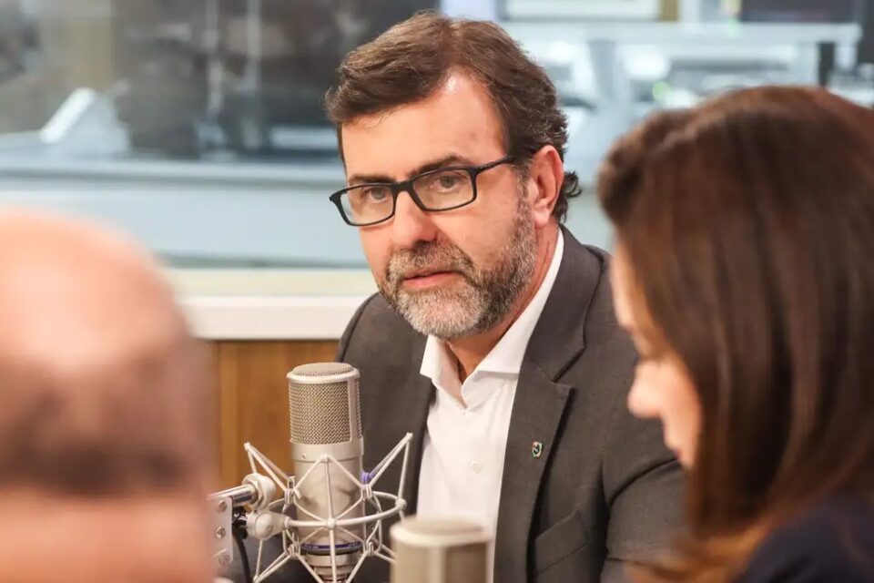 Embratur é investigada por contratação e funcionários fantasmas marcelo freixo