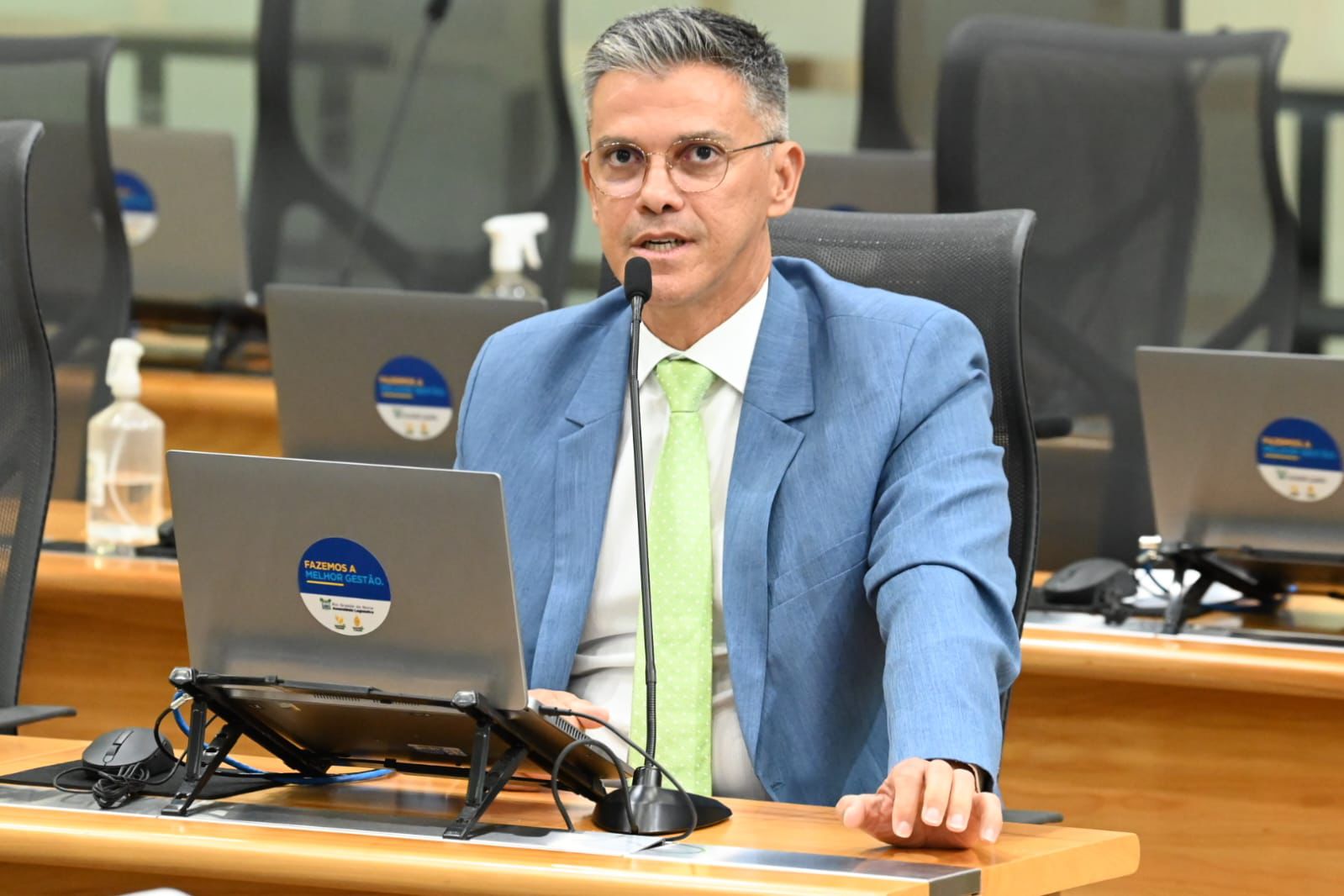Governo do PT discrimina policiais até no auxílio-alimentação, afirma deputado