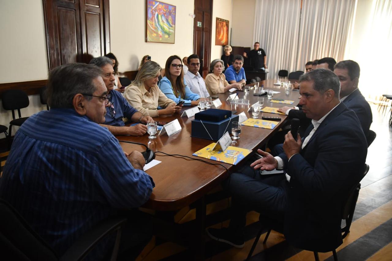 Prefeito recebe representantes da TIM para oficializar ativação do 5G em todos os bairros de Natal