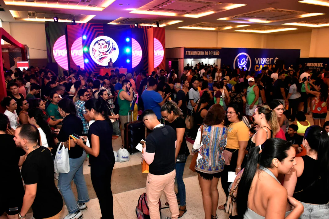 Carnatal libera abadás e espera 120 mil foliões durante os três dias de festa