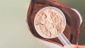 Whey protein: 48 marcas são suspensas por suspeita de adulteração