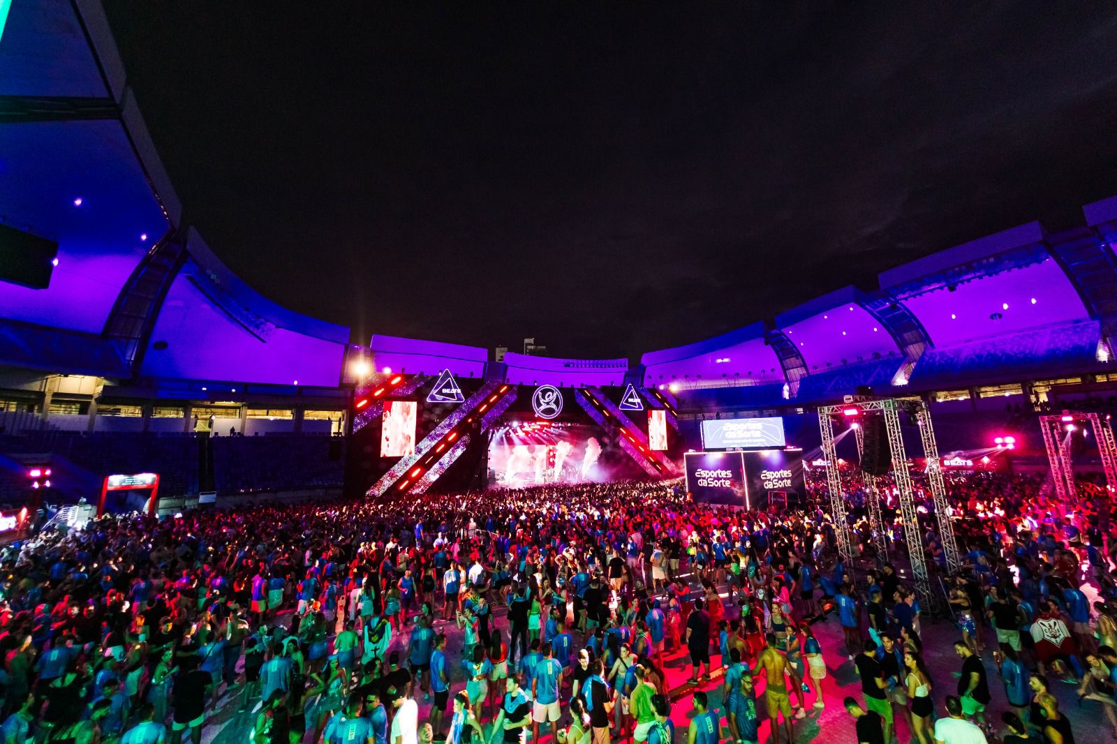 Sábado do Carnatal 2024: Leo Santana, Bell Marques e Anitta fazem a folia acontecer com muita energia e surpresas 