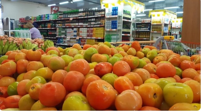 Cesta básica sobe 3% em novembro em Natal impulsionada por altas de tomate e óleo de soja