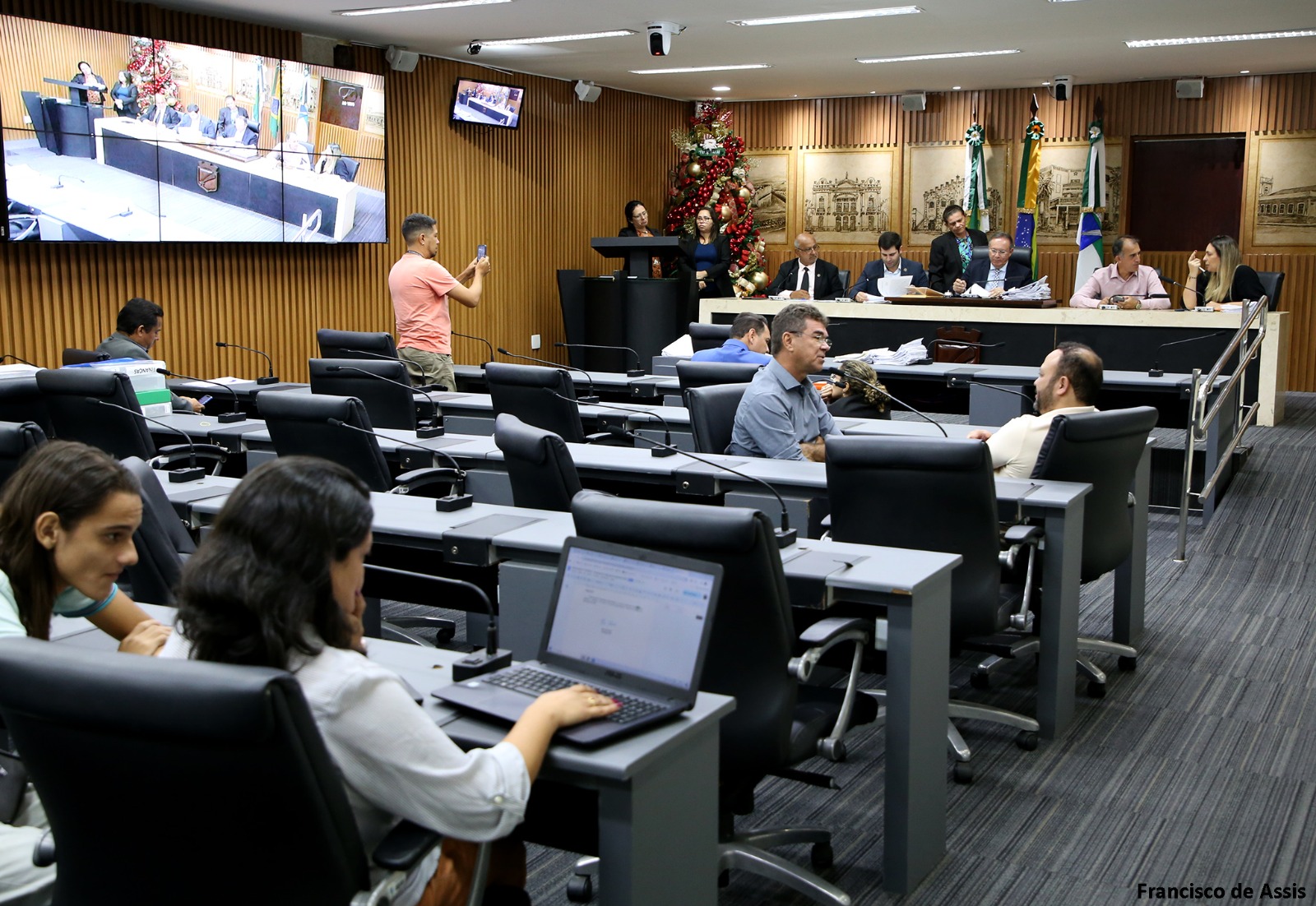 Câmara Municipal de Natal aprova emendas consensuais ao Plano Plurianual e debate projetos