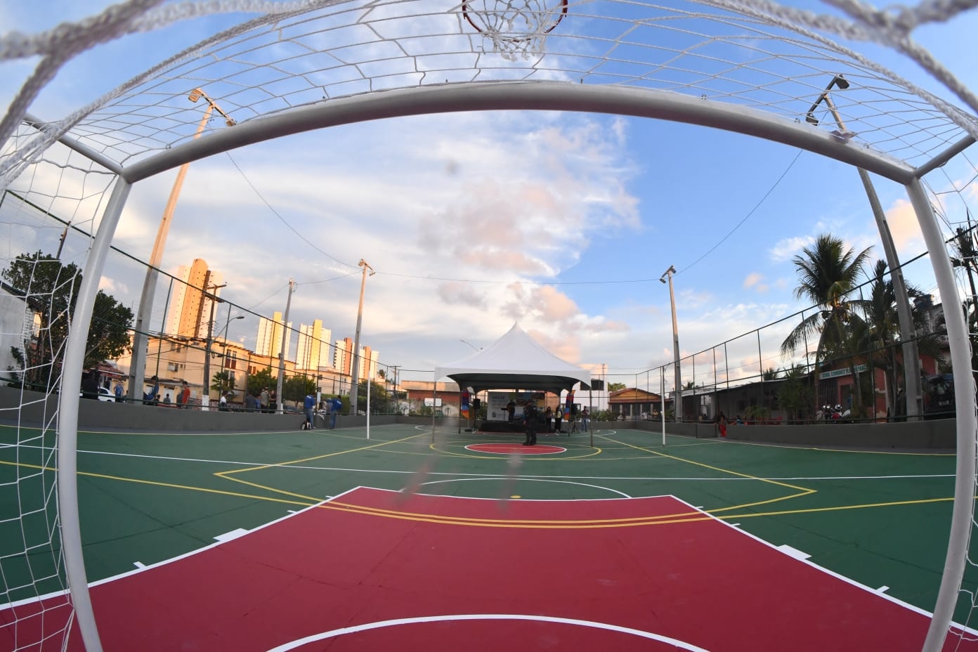 Prefeitura entrega nova quadra poliesportiva no conjunto Flamboyants