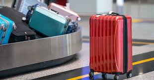 Por que não deixar suas malas na cama depois de um voo? Funcionária de aeroporto faz alerta