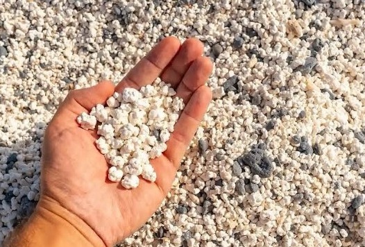 Saiba o que são as pedras que apareceram em Ponta Negra