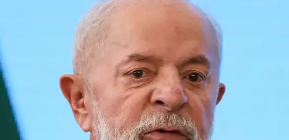 lula parado.webp