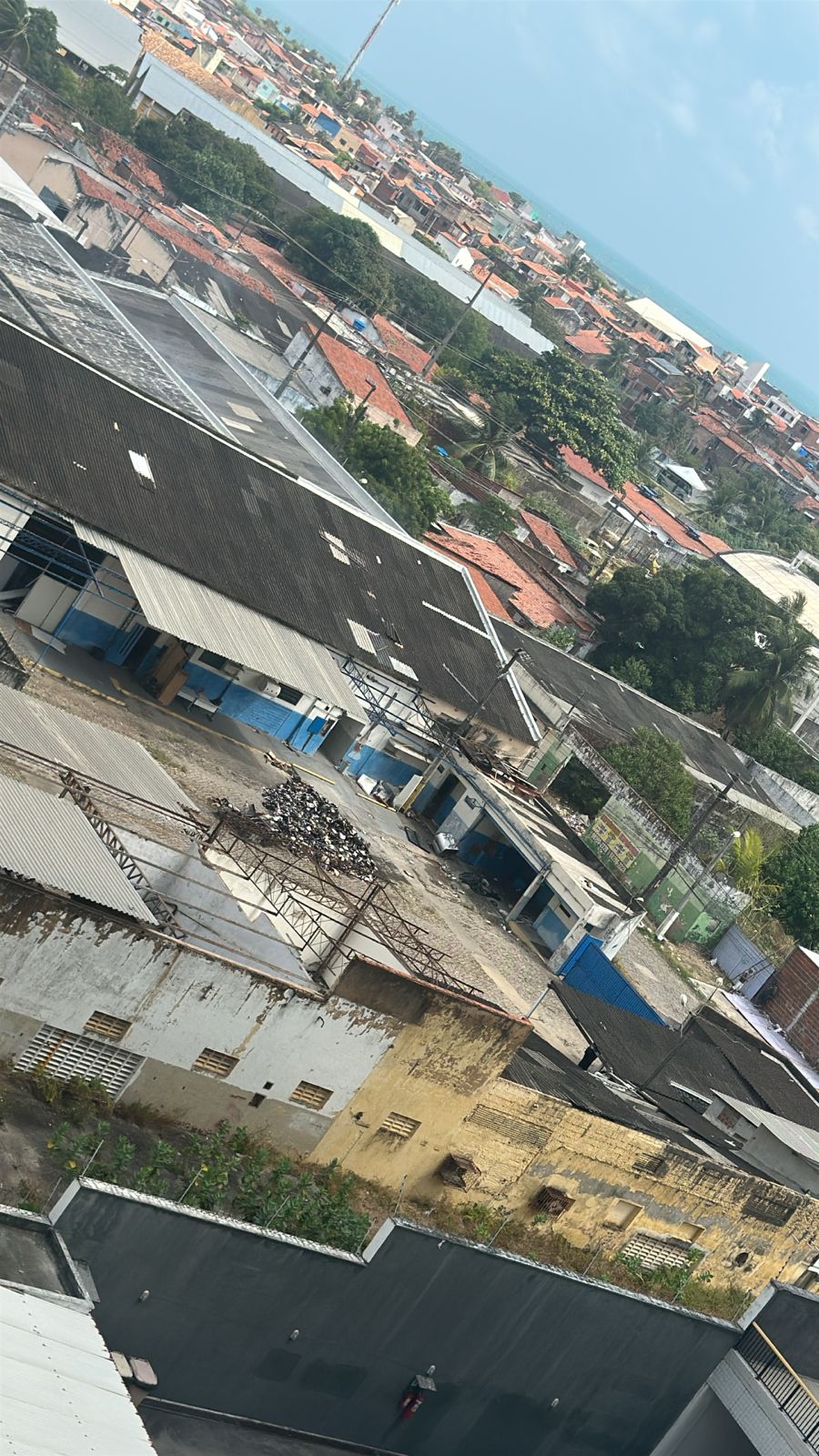 Incêndio em prédio alvo de furto de fios na Ribeira