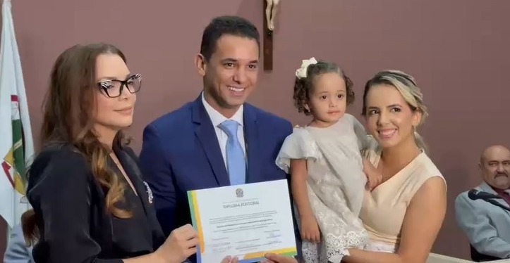 Prefeito reeleito com votação histórica, Allyson Bezerra é diplomado em Mossoró