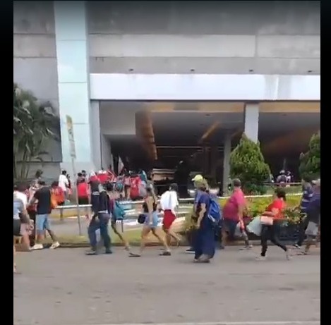 [VÍDEO] Comunistas arruaceiros invadem o Midway