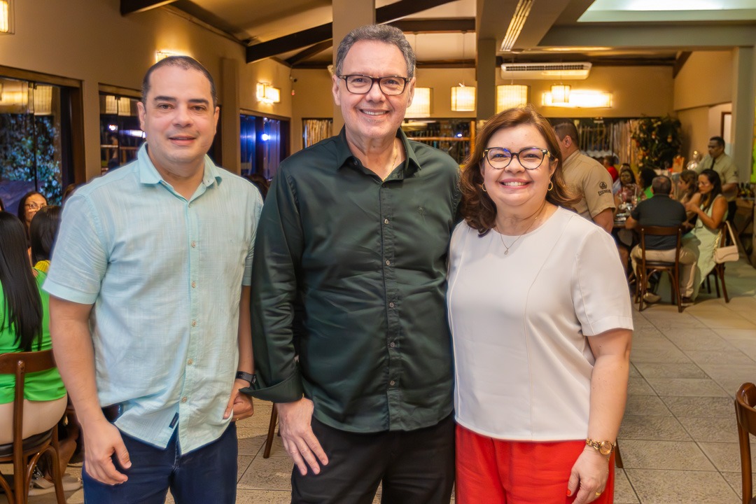 Médicos se confraternizam em happy hour e confirmam apoio a Ricardo Queiroz