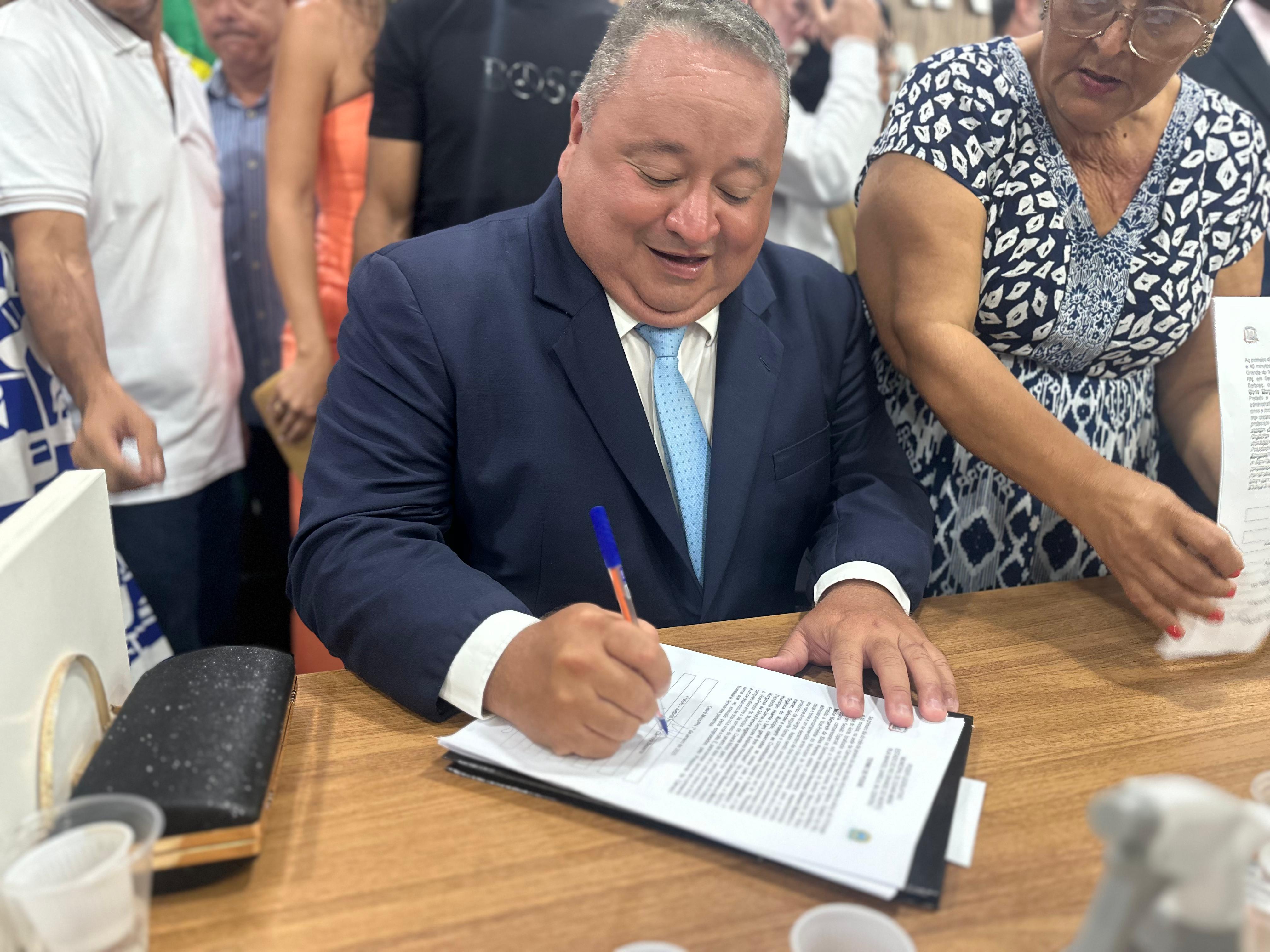 Prefeito Antônio Henrique e vice-prefeita Margareth tomam posse em Sessão Solene na Câmara Municipal de Ceará-Mirim