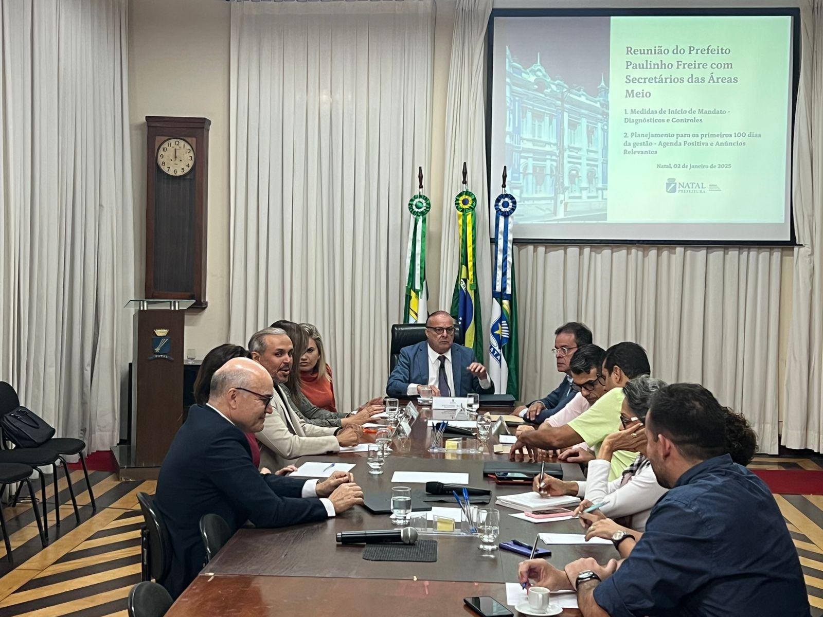 Paulinho Freire faz cortes de gratificações e diárias na Prefeitura