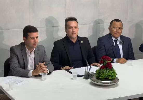 Câmara de Natal empossa suplentes nas cadeiras de vereadores nomeados para secretarias municipais  felipe eriko cleiton