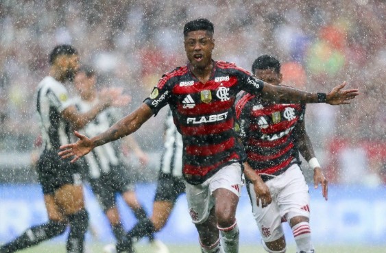 Flamengo vence o Botafogo e fatura o tricampeonato da Supercopa do Brasil
