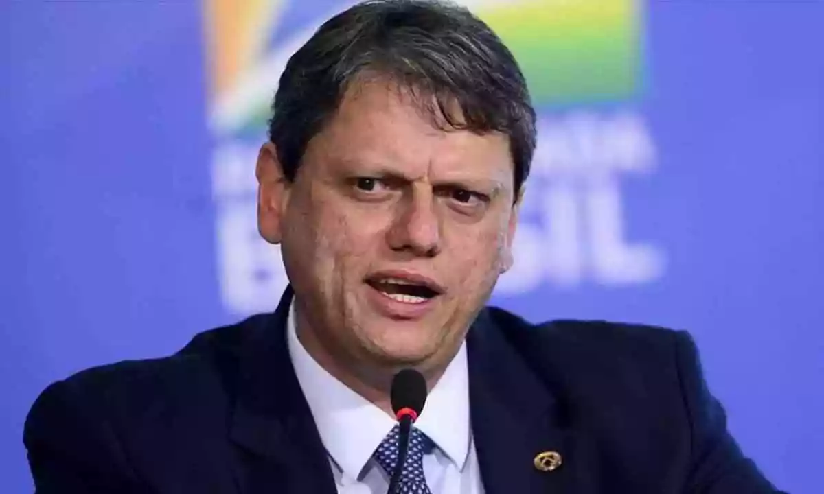na-foto-tarcisio-de-freitas-fala-em-microfone_1_33997.webp