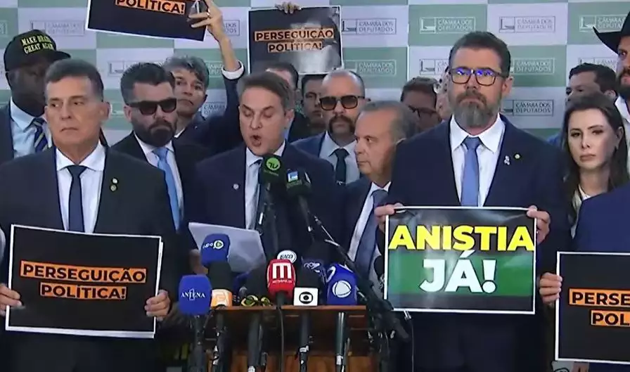 ‘Uma verdadeira peça de ficção’, diz Líder da Oposição sobre denúncia contra Bolsonaro